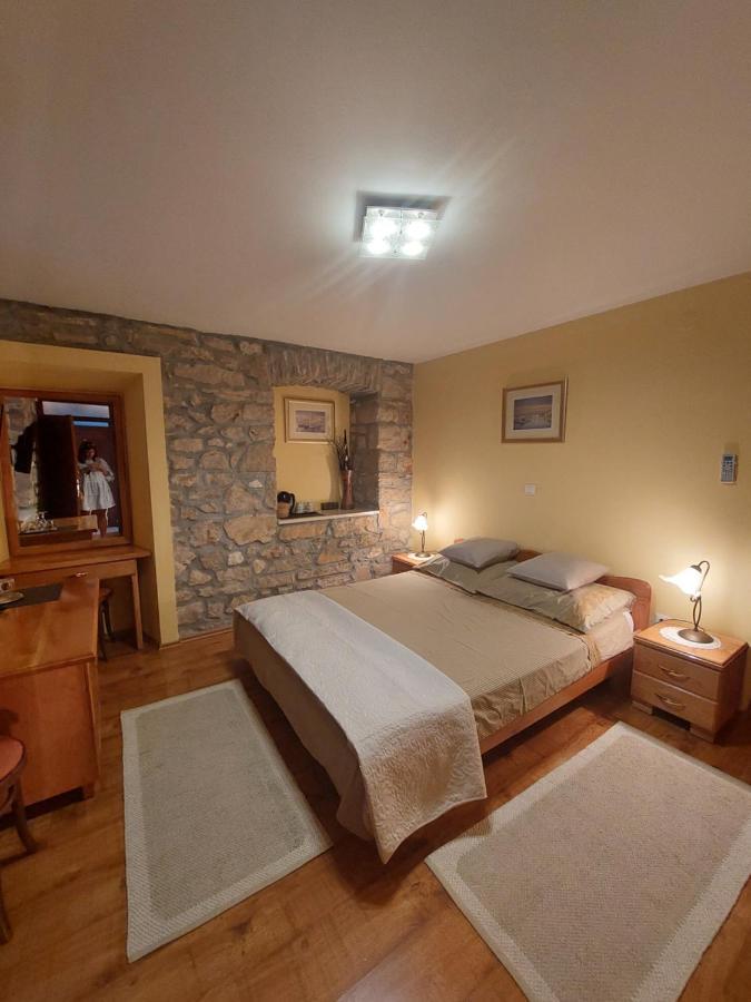 Guest House Paola Primošten Esterno foto