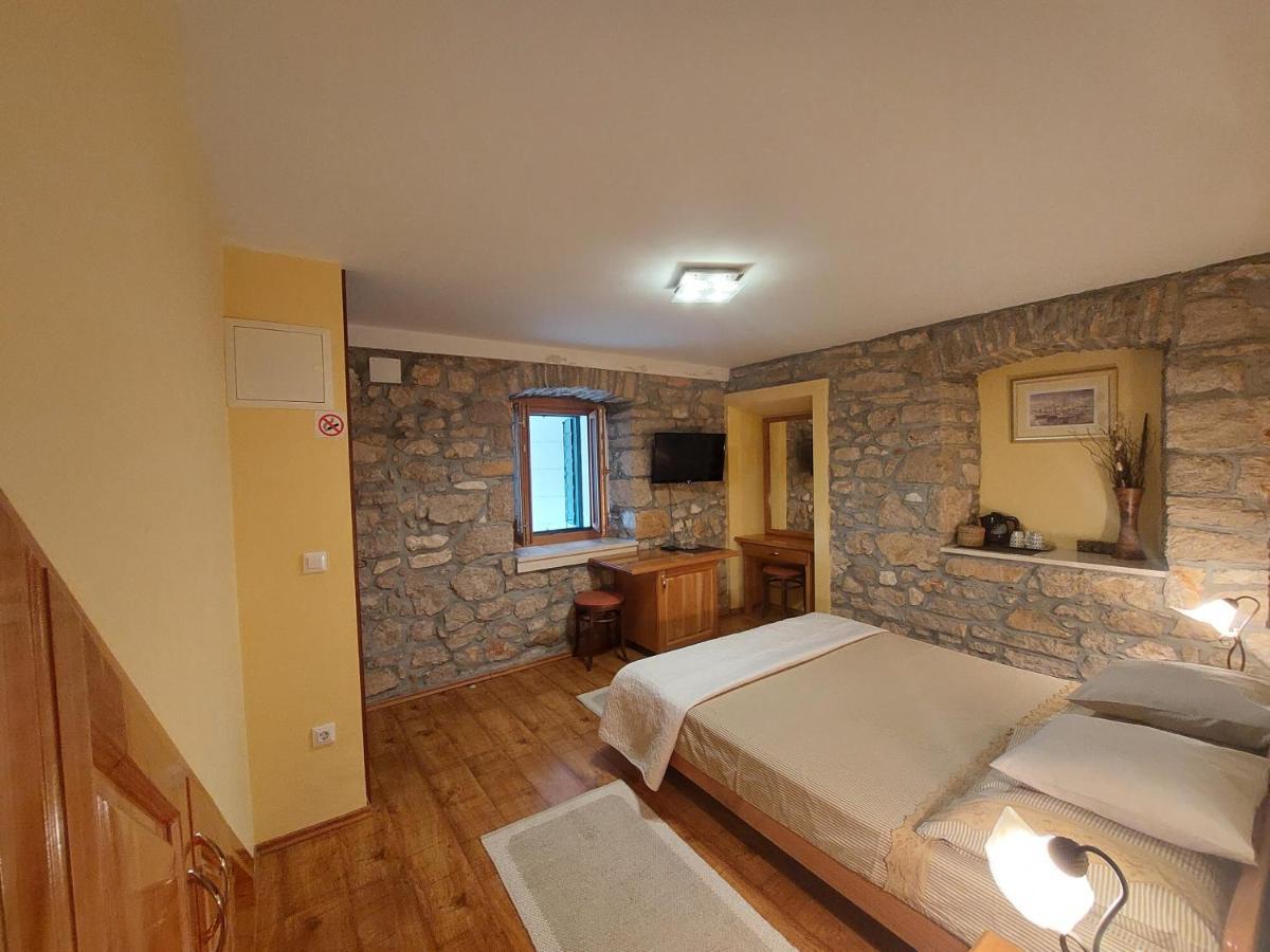 Guest House Paola Primošten Esterno foto