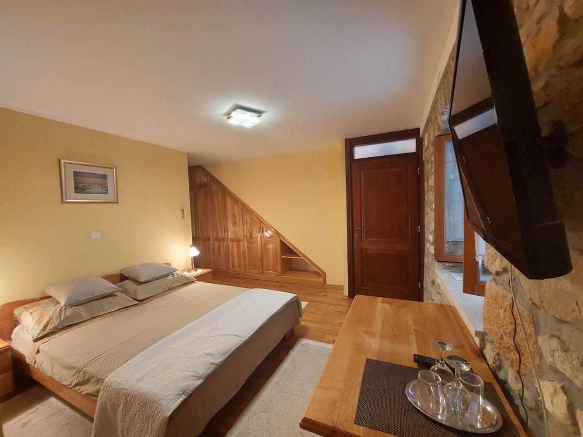 Guest House Paola Primošten Esterno foto