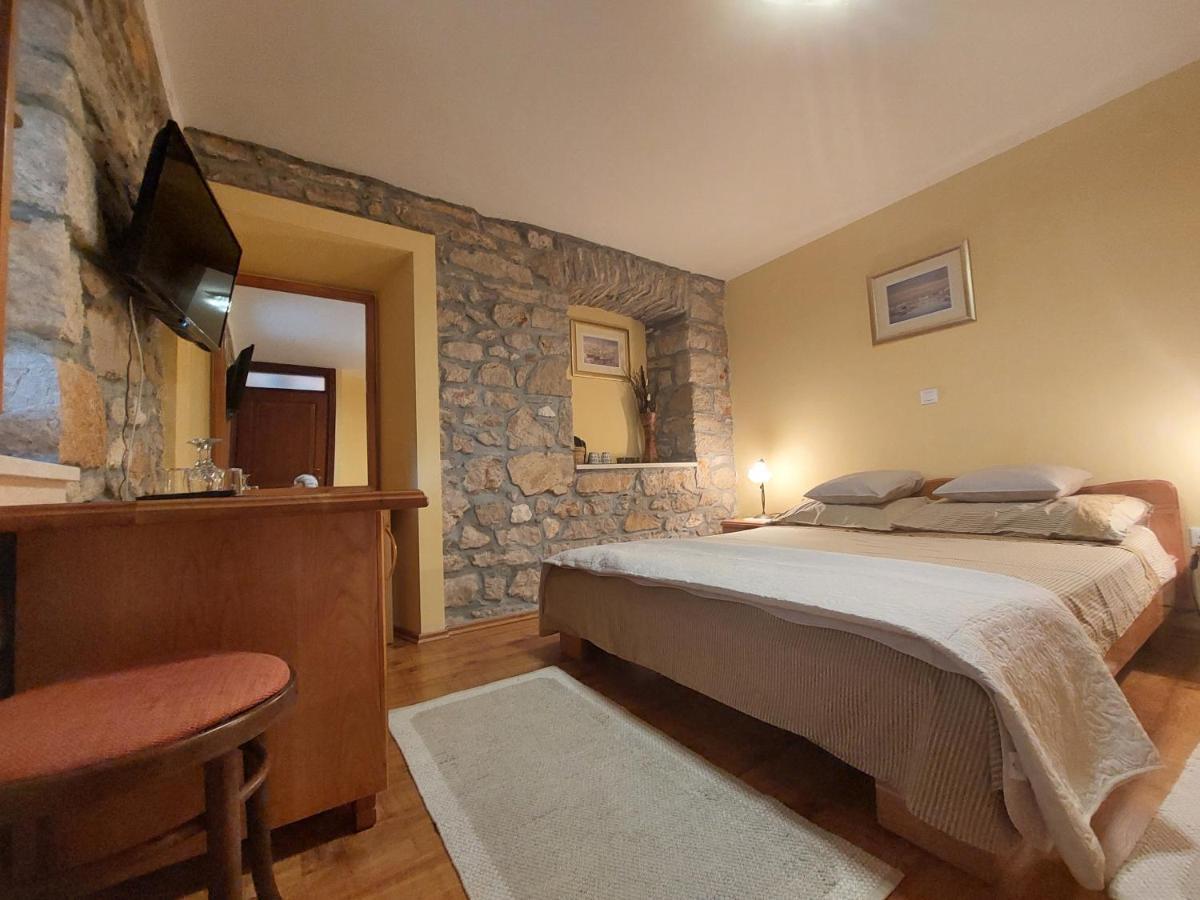 Guest House Paola Primošten Esterno foto