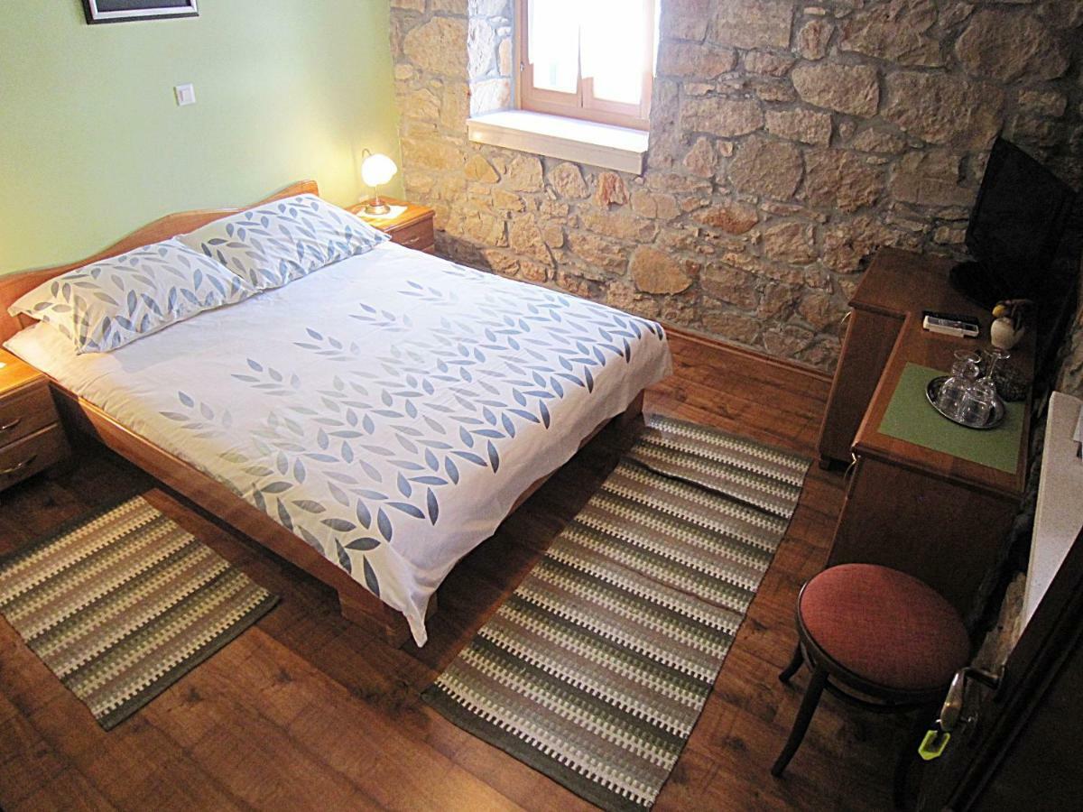Guest House Paola Primošten Esterno foto