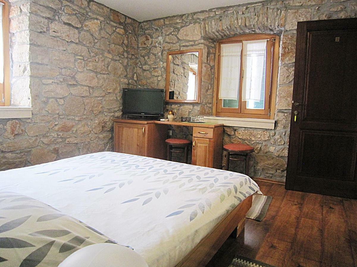 Guest House Paola Primošten Esterno foto